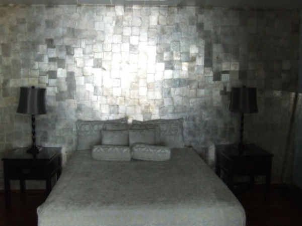 gümüş renkli duvar by-a-lüks yatak