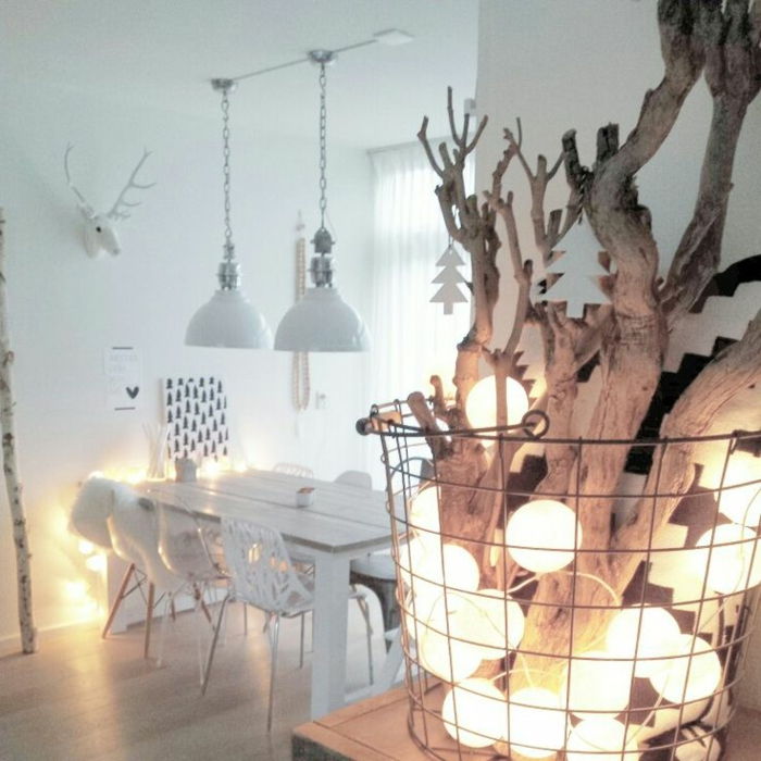 Skandinavski notranjost-zanimivo-zimsko dekoracijo lesa panoge žarnice