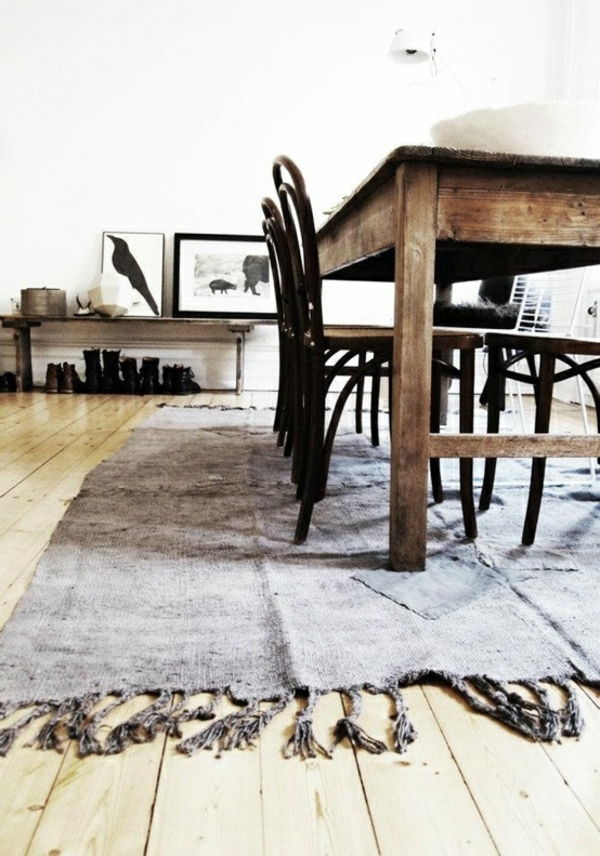 Skandinavski-stanovanje-set-miza-od-masivnega lesa