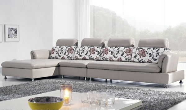 sofos dangtelis-kampe-sofa-pilka spalvos kambarys su stiklinėmis sienomis