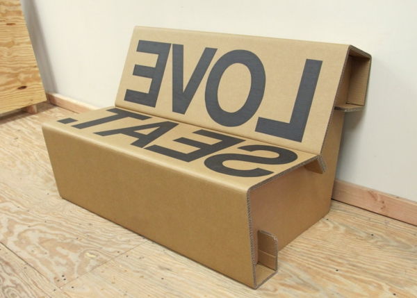 sofa establishmentu nápady-Drotár-s-krabice-kartone-