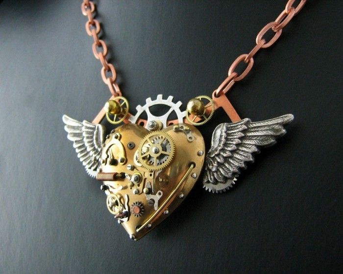 steampunk-keten-with-hearts-and-steampunk-wing