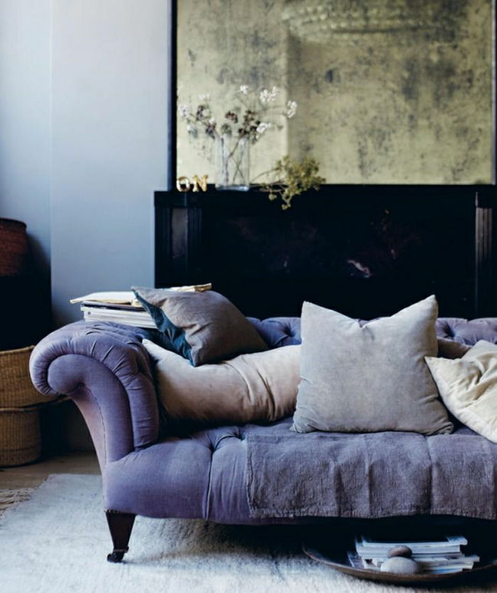 Elegantna vijolična Chesterfield kavč