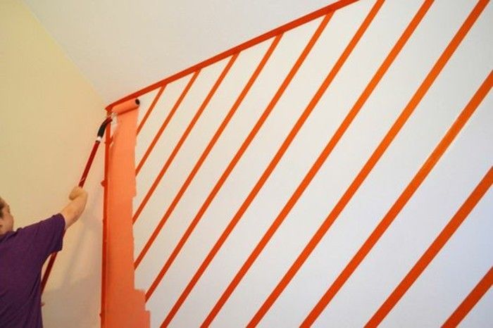 şerit boya-ile-ressam rulo boya silindiri-diy-faerblich-duvara şekil turuncu-beyaz renkli duvar