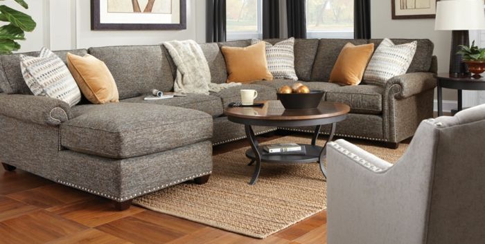 Stilingas-svetainė-du dideli sofos