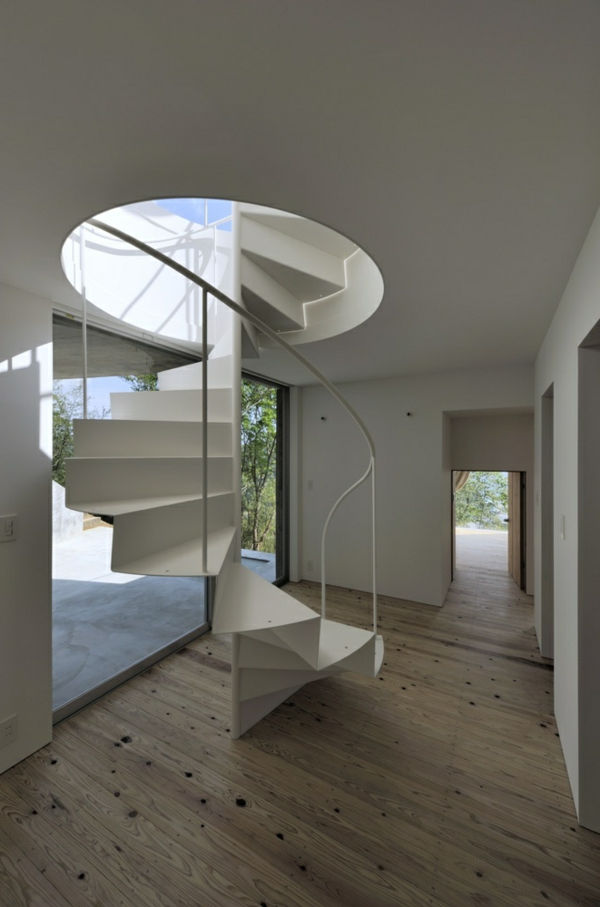 super-moderno notranje stopnice-v-beli barvi