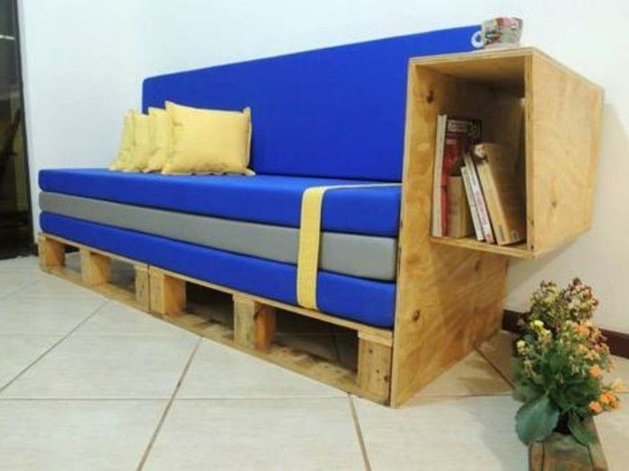 super-grote-design-bank-van-euro pallets blue-accenten-the-slaapkamer