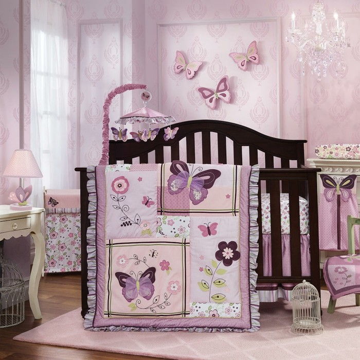 super-pra-Design-of-drevo-postieľka-ružové-steny-in-babyroom