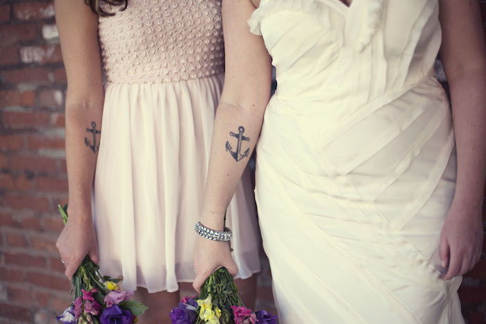 Sidra tatoo na rokah dveh sestor na dan poroke tetovaže za sestre