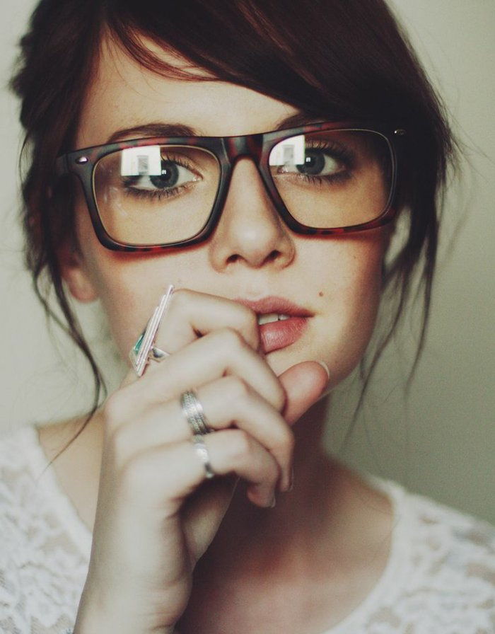 sympatisk jente hornbrille-vakker modell