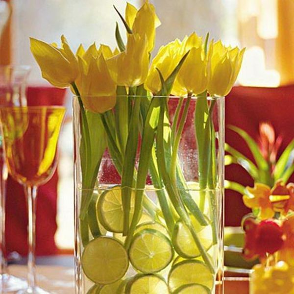 apdailos-geltonos-tulpės sumažinti gėlės-stiklo vazos