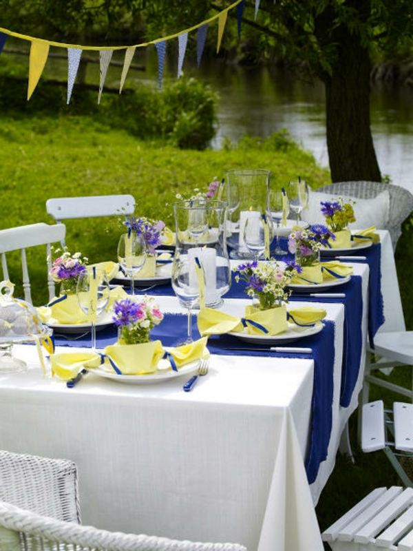 vasaros stalas deco augalų mėlyna-violetinė geltona žvakės