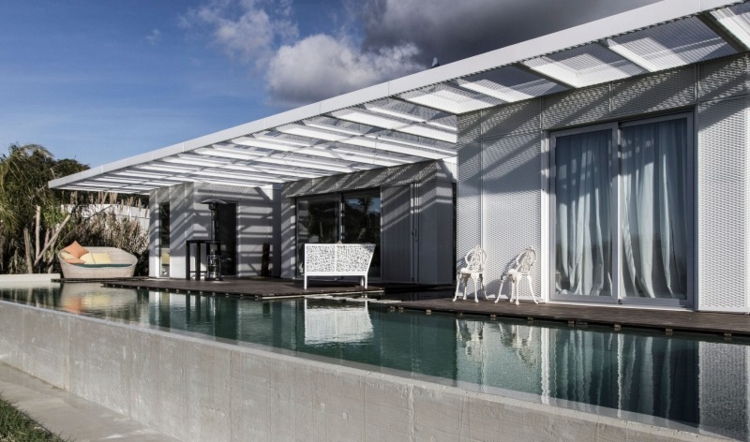 -Pérgula em madeira branco-noble-chic-moderna-design-rip-piscina-jardim-terraço