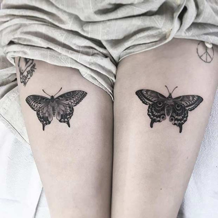 tatuiruotė ant šlaunies, kojų tatuiruotė, tatuiruotės motyvai moterims, drugeliai