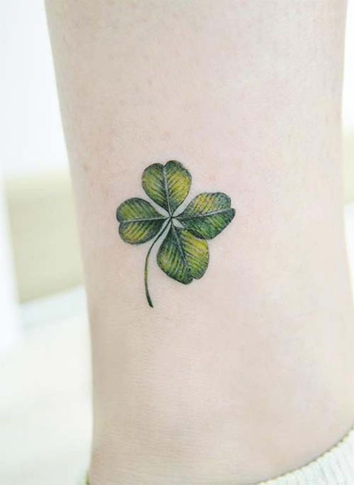 tatuiruotė ant kulkšnies, keturių lapų dobilų, žalios, tatuiruotės motyvai