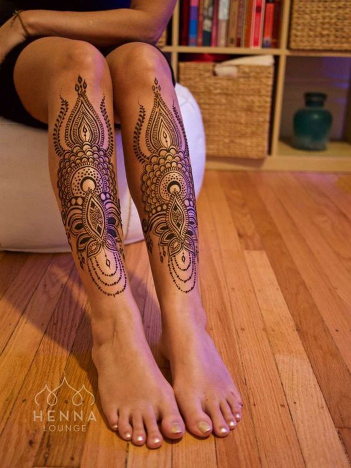 tatuagem de perna, henna, mandala, motivos femininos de tatuagem