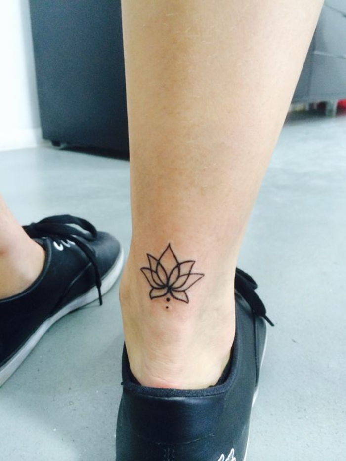 tatuiruotė ant kulkšnies, kojų tatuiruotė, vandens lelija, moterų tatuiruotės motyvai