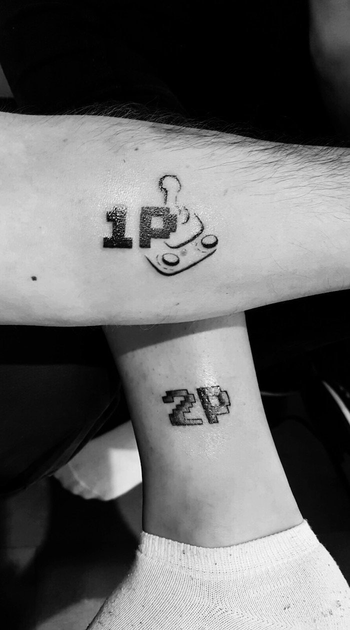 Dva brata imata tetovaže, povezane z video igricami - svateljske tetovaže