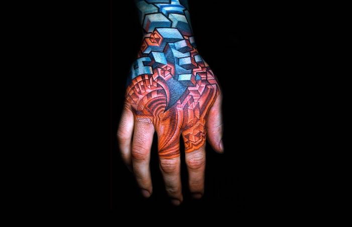 homens de motivos de tatuagem, tatuagem biomecânica na mão e antebraço