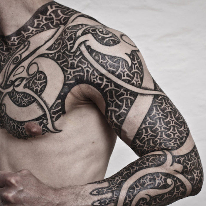 uomo, braccio, tatuaggio del seno, tatuaggio con molti elementi