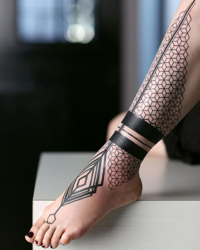kojų tatuiruotes, juodas, moterų tatuiruotės motyvus, tatuiruočių idėjas moterims