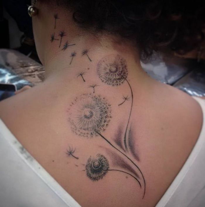 meningsfulla tatueringar, maskrosor med flygande frön på baksidan
