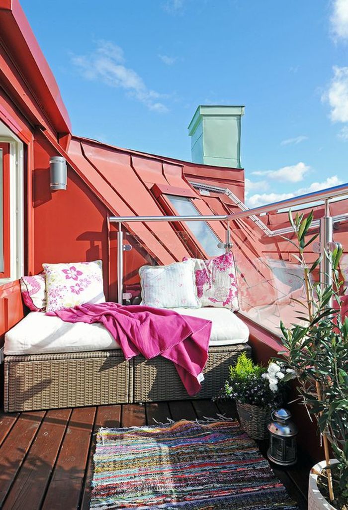 terasa design ideje mala streha terasa preproga doma na terasi roza odeje blazine