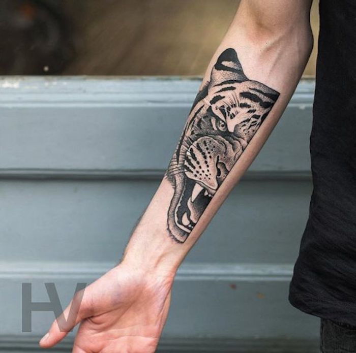 tatuagens do tigre, braço, meia cabeça, homem, t-shirt preto