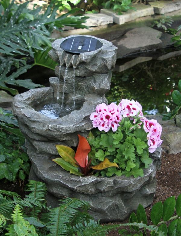čudovit vodnjak-sončno-by-the-vrt