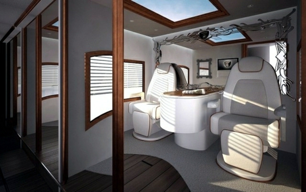 stor bobil --- med-moderne-interiør-design-RV med luksuriøst design