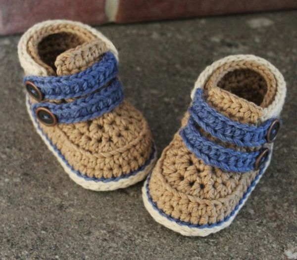 stor-design-virka-baby skor-stora-idéer-för-virka-in-beige-and-blue