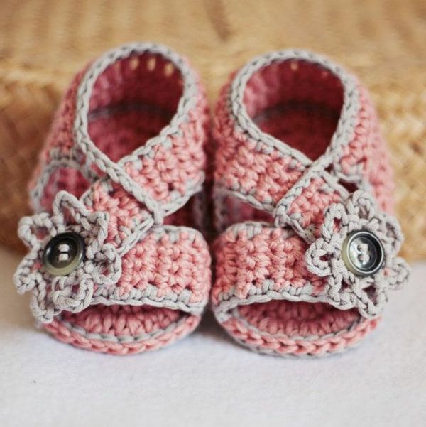 -tolles-design-virka-baby skor-stora-idéer-för-virka virka-pink-baby skor-med-blommor-