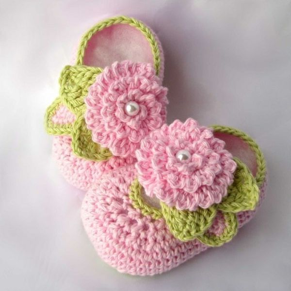 stor-design-virka-baby skor-stora-idéer-för-virka-sweet-baby skor-med-blommor-virka-pink - grön