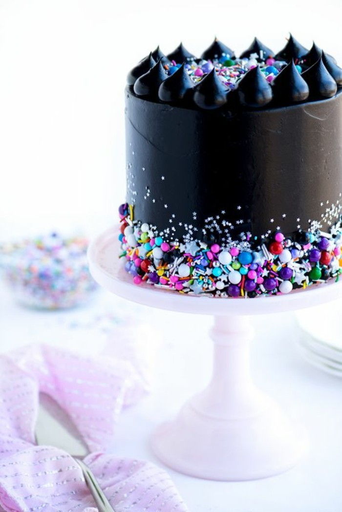 pasta-to-18-doğum doğum günü pastaları-büyüleyici siyah-pasta-renkli-Suesse-deco