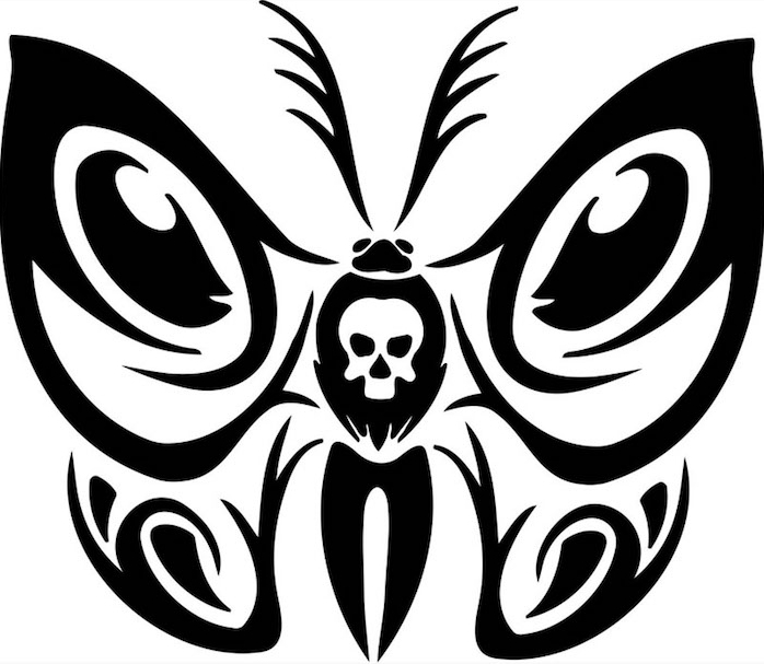 Čia rasite baltų kaukolių ir plaukiojančią juodą drugelį - idėja, skirta tamsiai drugio tatuiruotės šablonui