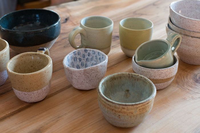 Tazze in ceramica per tè e caffè, ceramica, ceramica, tavolo in legno