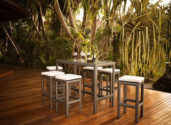 fantastické barový stolík set-by-the-záhradné