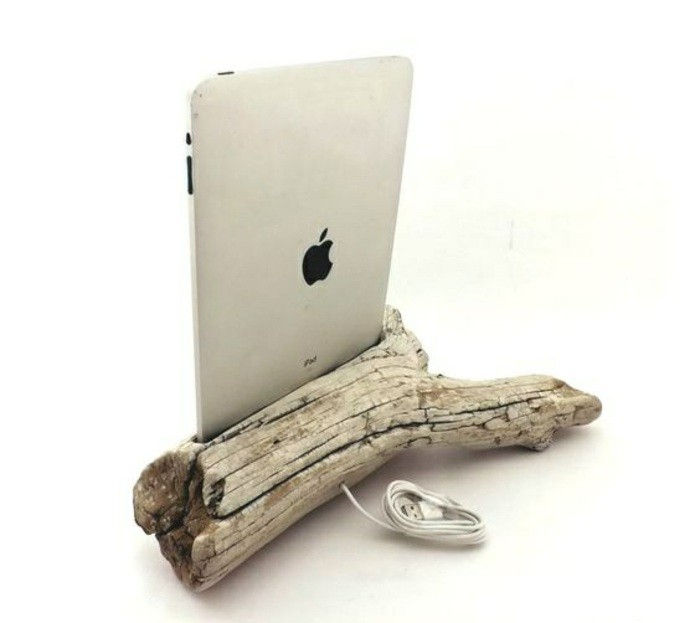 driftwood-Tinker-biało-tablet-ast-cable-DIY-idea-frame