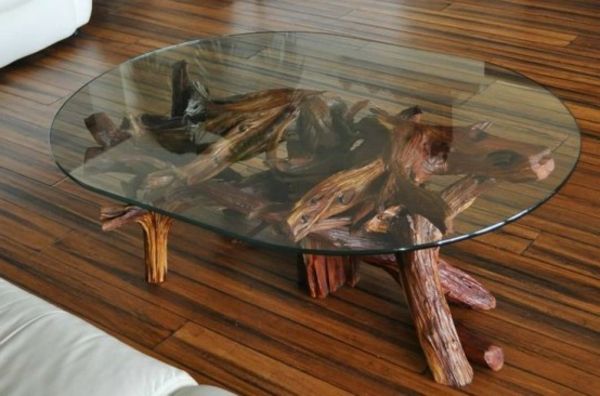 masă de sticlă cu picioarele de pluș - decor pentru camera de zi
