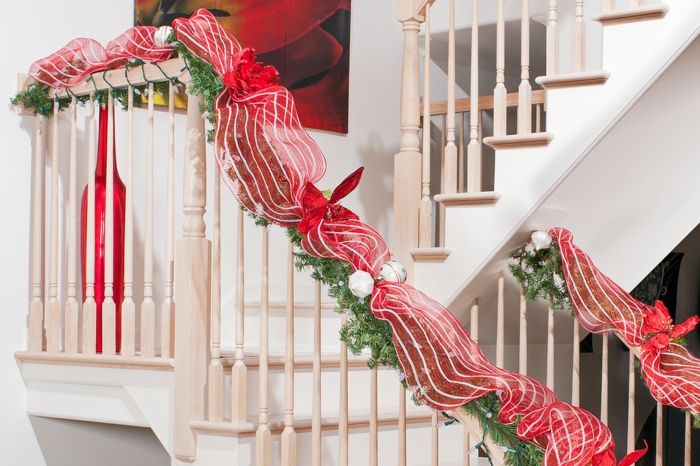 rød dekorasjon til jul på trappen du designer brystet for anledningen