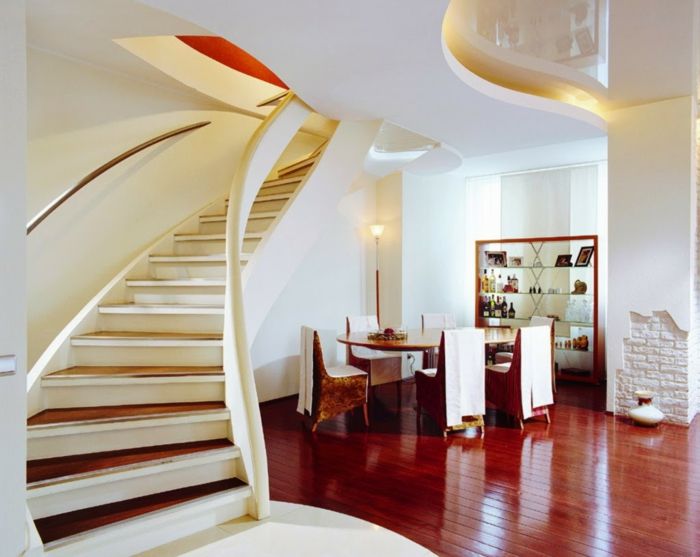 Spisestue møbler under trappen høy lampe, LED belysning trapp design