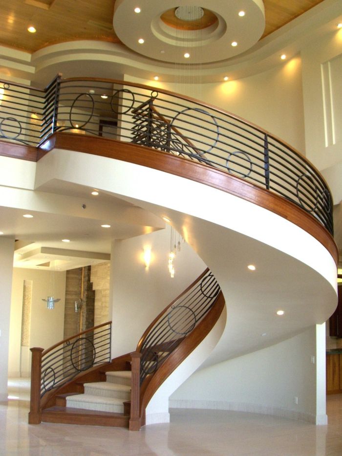 Kreative måter å LED-belysning i denne trappen, sirkler med forskjellig størrelse som dekorasjon