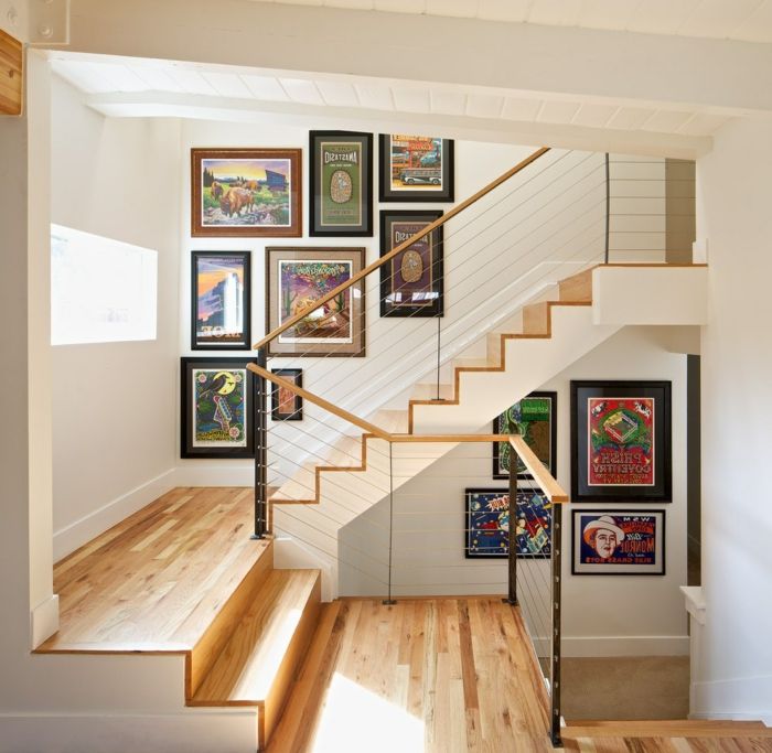 Bilder til trapp - fargerike bilder trappene langs laminatgulv