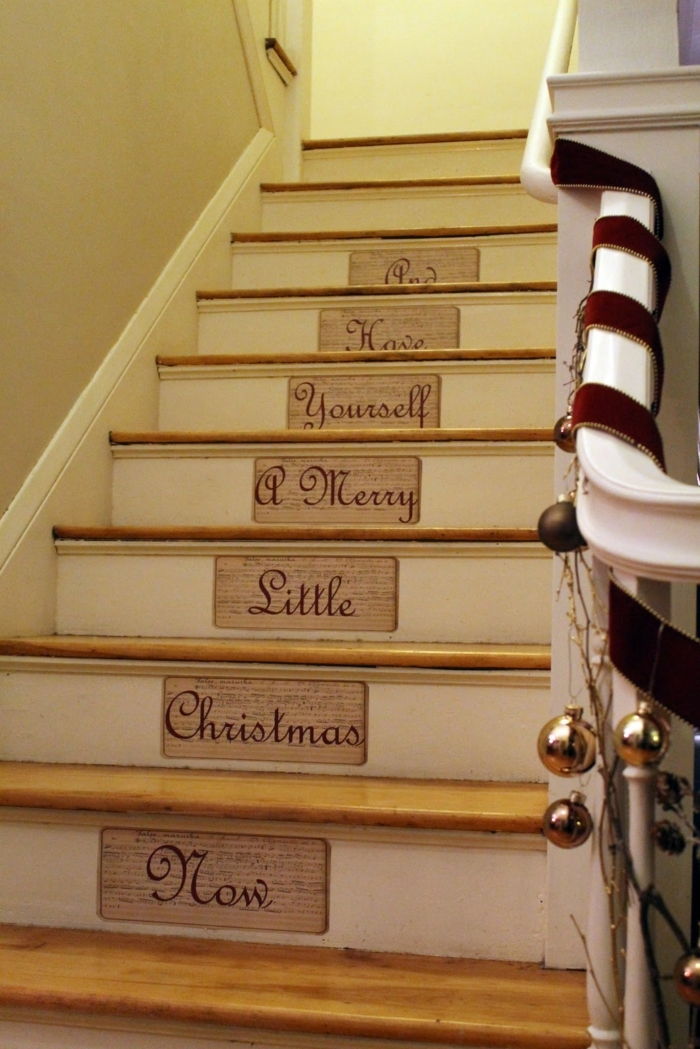 Merdiven üzerinde yazma tablo ile Noel merdiven üzerinde çerçeve mesaj
