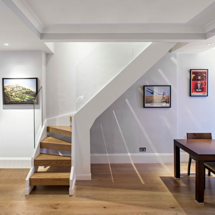 Cam duvar tasarım parapet Farklı renkteki resimler ile merdiven
