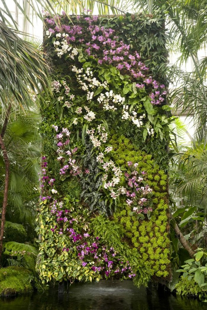 Du kan lage kunst med en vertikal hage med fargerike blomster