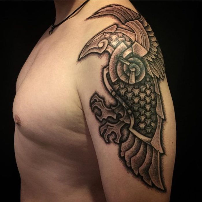 uomo, tatuaggio del braccio in nero e grigio, tatuaggio di uccello