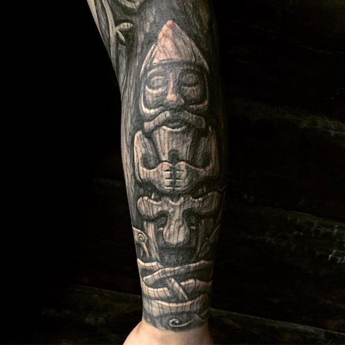 maniche tatuaggio in nero e grigio, uomo, tatuaggio vichingo