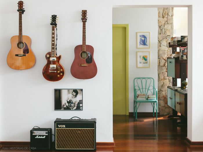 Vintage dekoracija in dekoracija, kitare na steni, ideje za prijeten dom