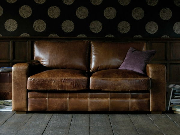 vintage usnjeno pohištvo - lep kavč - z vijolično blazino